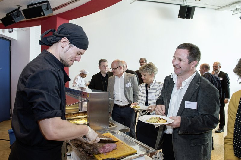 57 AKBW 14 06 05 0509 k1 web