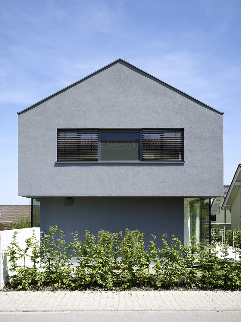 neubau einfamilienhaus in büchenbronn

architektur:
moeller.gloss architekten
gesellschaft von architekten mbh
kronprinzenstraße 30
75177 pforzheim
www.moellerglossarchitekten.de