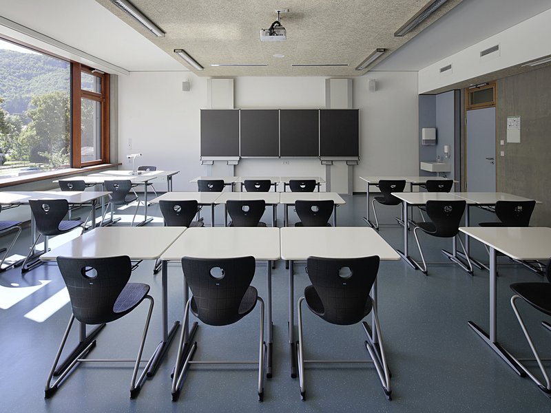 Projekt: KaufmÃ¤nnische Schule Bad Urach
Architekt: Arge KSBU, Thomas Bamberg /Markus Haug / Eberhard Wurst 
Ort: D-Bad Urach
Datum: 2012/09