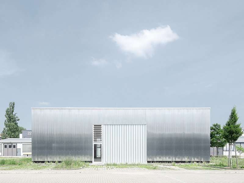 Halle VIII der Bundesanstalt f√ºr Wasserbau; Fertigstellung: 2017; Bauherr und Eigentuemer: Staatliches Hochbauamt Karlsruhe, Bundesbau Baden-W√ºrttemberg, D-76135 Karlsruhe, www.hba-karlsruhe.de; Architekt: Haug Schmidtler Architekten, D-76133 Karl