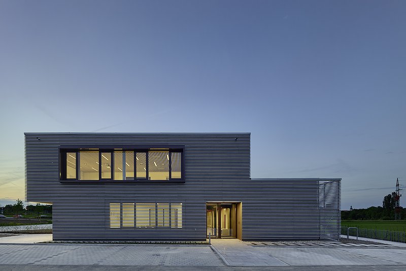 DEU, Winnenden, Feuerwache, Drei Architekten , Fertigstellung: 2016, DIGITAL 100 MB 8 Bit. - ©Zooey Braun; Veroeffentlichung nur gegen Honorar, Urhebervermerk und Beleg / permission required for reproduction, mention of copyright, complimentary copy, FUE