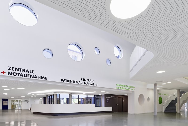 DEU, Geislingen, Gesundheitszentrum, Architekten: H4a, Fertigstellung: 2013, DIGITAL 100 MB 8 Bit. - ©Zooey Braun; Veroeffentlichung nur gegen Honorar, Urhebervermerk und Beleg / permission required for reproduction, mention of copyright, complimentary c