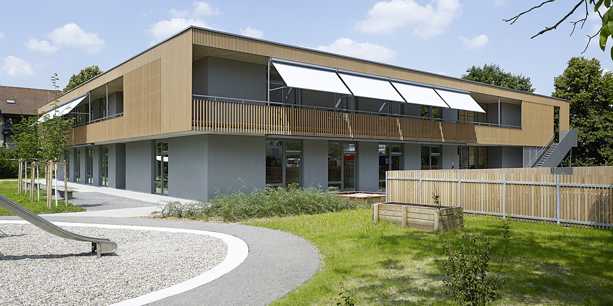 neubau kinderhaus merlin

architektur
klinkott architekten
yorckstraße 43
76185 karlsruhe
www.klinkott-architekten.de

freiraumgestaltung
stefan helleckes landschaftsarchitektur
stephanienstraße 15
76133 karlsruhe