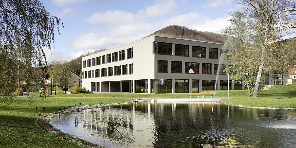 Projekt: KaufmÃ¤nnische Schule Bad Urach
Architekt: Arge KSBU, Thomas Bamberg /Markus Haug / Eberhard Wurst 
Ort: D-Bad Urach
Datum: 2012/09