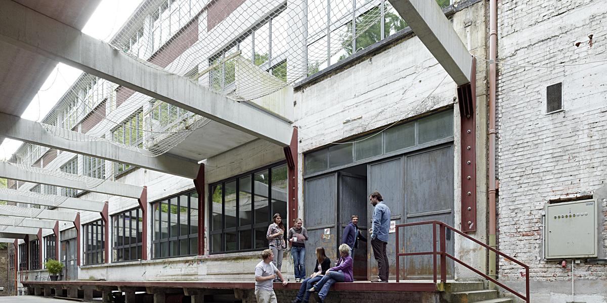 DEU, Stuttgart, Gemeinschaftsprojekt, Fertigstellung: , DIGITAL 100 MB 8 Bit. - ©Zooey Braun; Veroeffentlichung nur gegen Honorar, Urhebervermerk und Beleg / permission required for reproduction, mention of copyright, complimentary copy, FUER WERBENUTZUN