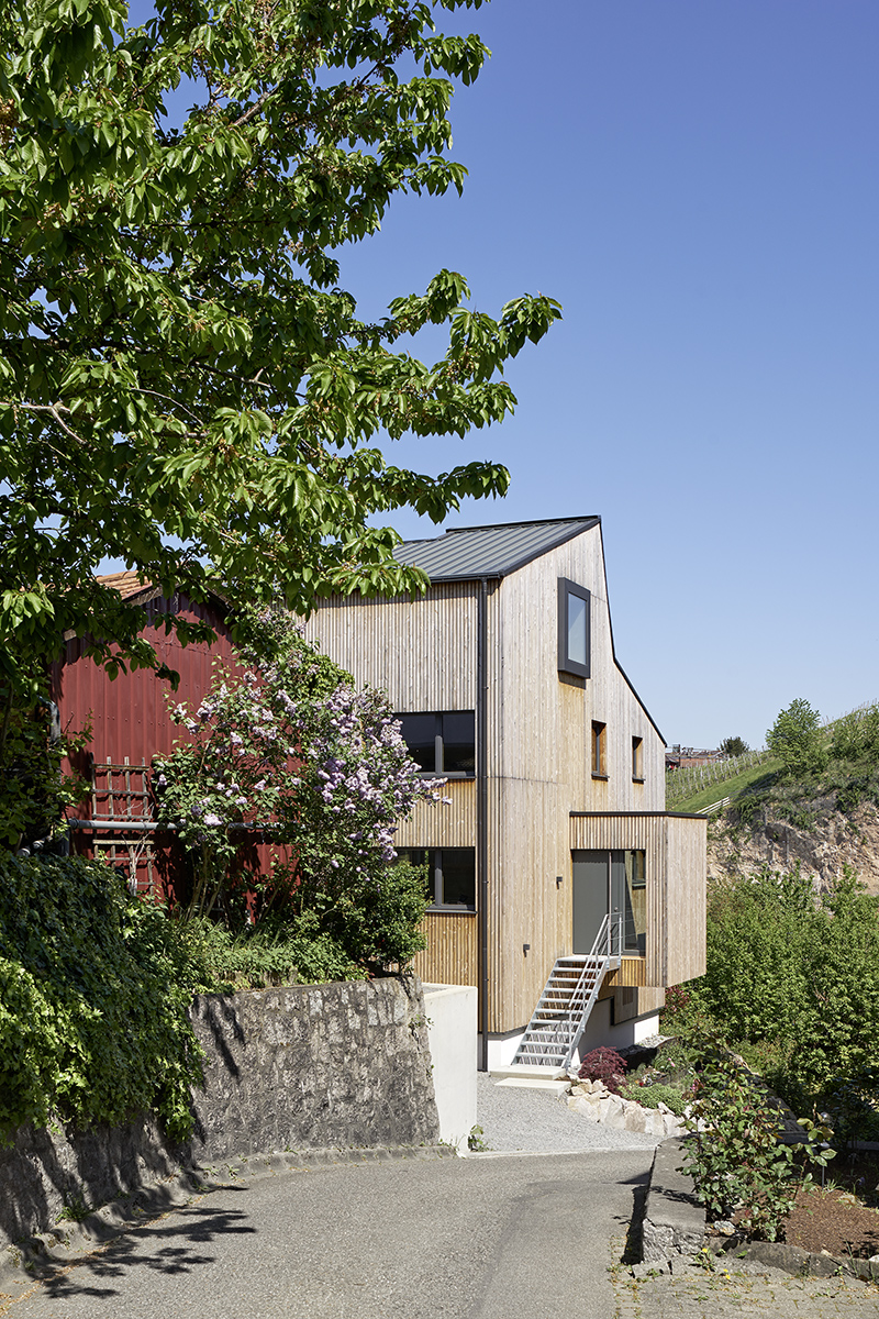 EFH in Zell-Weierbach

Architektur:
Tobias Hylla Architekten GmbH
Hafenstraße 3
77964 Kehl am Rhein
www.tobiashylla.com