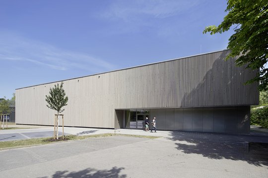 TSG Rheinau Vereinsheim mit Sporthalle und Discountermarkt (2017)