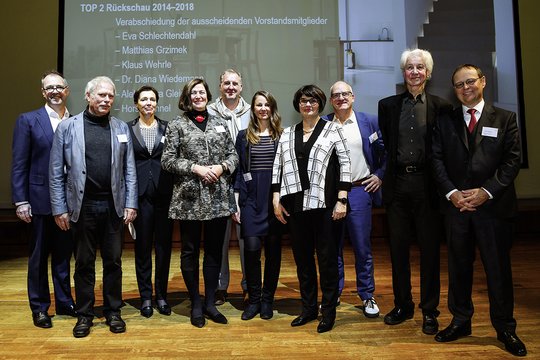 Ein lachendes und ein weinendes Auge