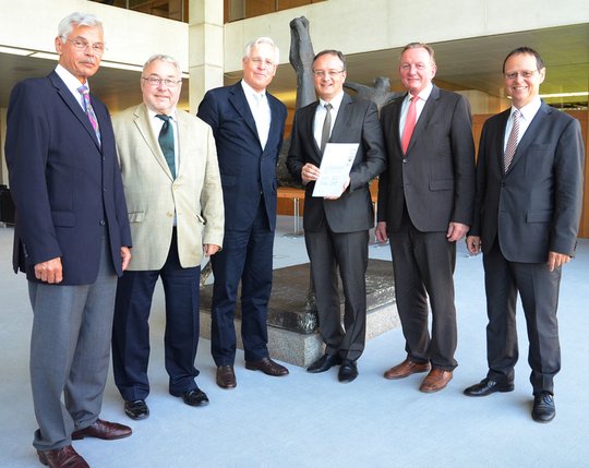 Kultusminister Stoch persönlich überreicht