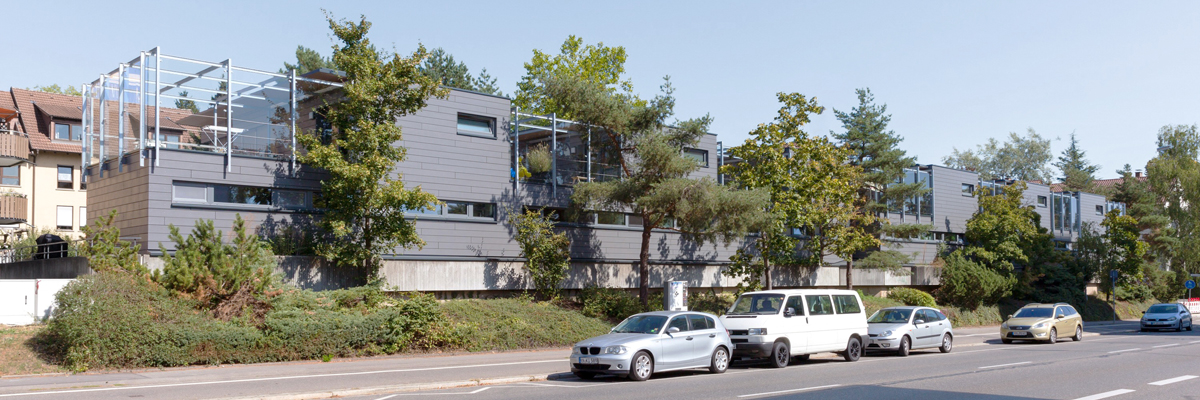 Prämiert beim Beispielhaften Bauen: Neubau von 6 Reihenhäusern auf bestehender Tiefgarage, Konstanz; Architekten: WOBAK Städtische Wohnungsbaugesellschaft mbH Konstanz, Hannes Mayer; Foto: G R A N A C H E R Photo - Graphik - Design