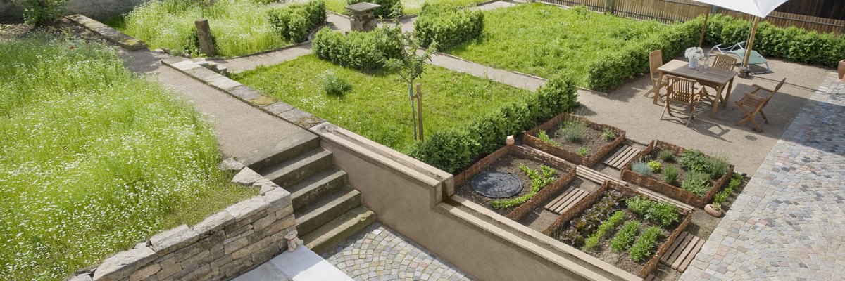 Sanierung ehemaliges Pfarrhaus mit Pfarrgarten - Stadtraum.Gartenraum.Freiraum, Schwaigern; Foto: Martin Schmidt Photography