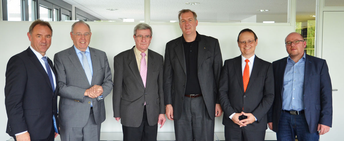 Vertreter des Sozialverbands VdK und der Architektenkammer Baden-Württemberg (v.l.): Hans-Josef Hotz (VdK), Roland Sing (VdK), Uwe Würthenberger (VdK), Markus Müller (AKBW), Hans Dieterle (AKBW), Stefan Pfeil (VdK)