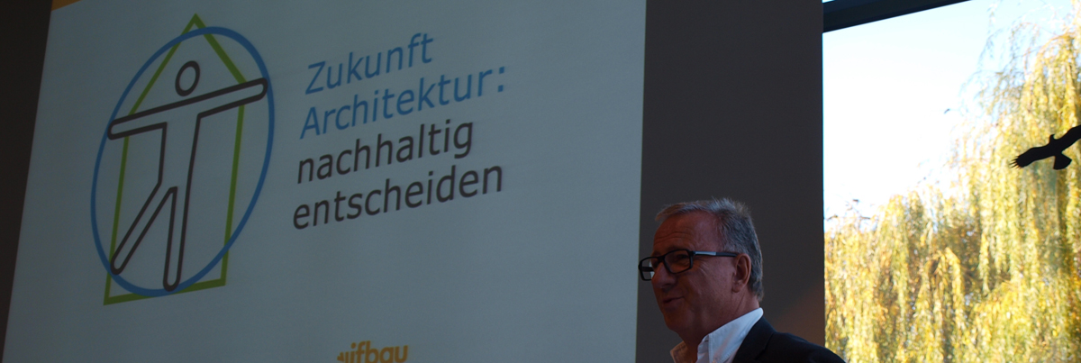 Präsident Wolfgang Riehle bei der Begrüßung