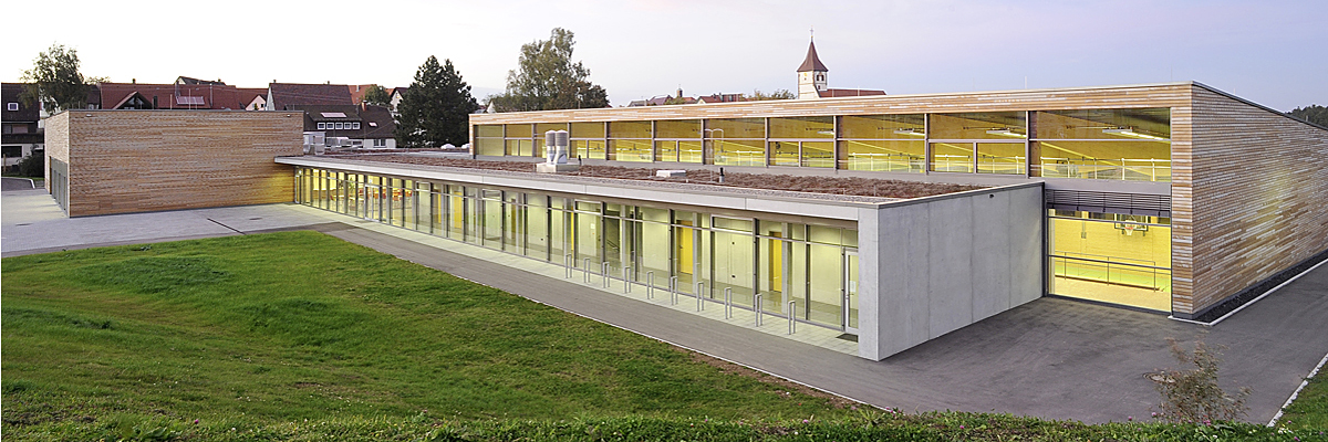 Prämiert beim Beispielhaften Bauen: Festhalle und Sporthalle, Dornhan | Arcihtekten: Broghammer Jana Wohlleber, Freie Architekten BDA, Zimmern o.R. | Bauherr: Stadt Dornhan, vertreten durch Bürgermeister Markus Huber | Foto: Burkhardt Walther Architekturfotografie