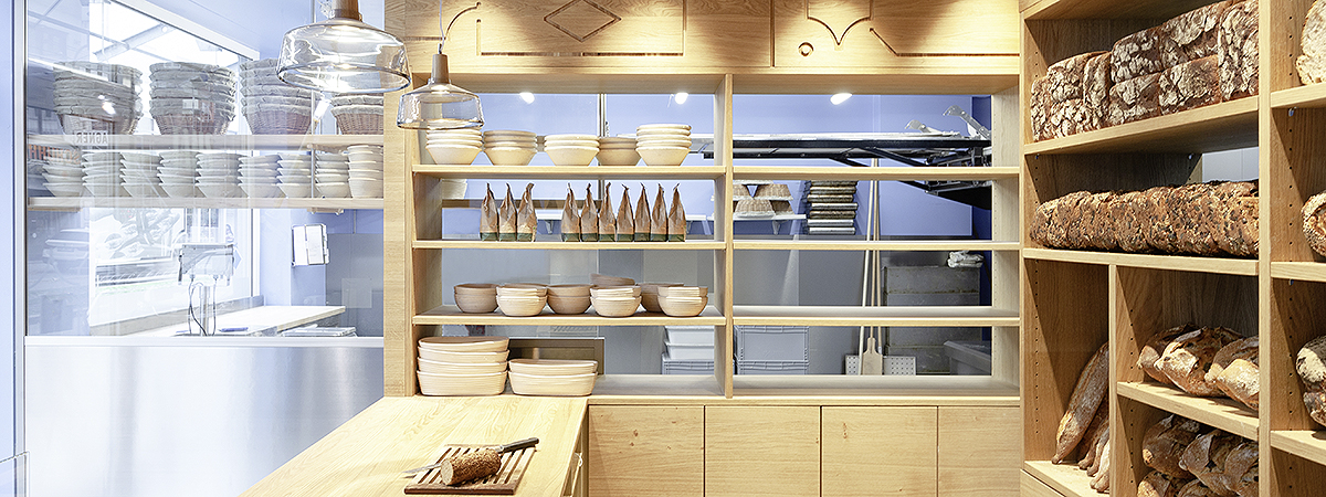 Prämiert beim Beispielhaften Bauen: Tans Brotboutique - traditionelles Backhandwerk in einer modernen Backstube, Mannheim; Architektin: Mireille Solomon creating space, Mannheim (vormals Mireille Göhring im Büro Eben Architektur, Frankfurt/Mannheim); Kommunikationsdesign: Brückner + Brückner, Mannheim; Foto: Olivier Pol Michel, MOI TOI