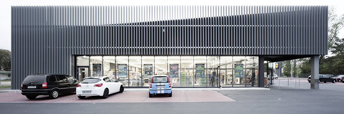 Discountmarkt, Mannheim | Birk Heilmeyer und Frenzel Architekten, Stuttgart | Studio Grijsbach Landschaftsarchitektur, Bergisch-Gladbach | © Eibe Sönnecken