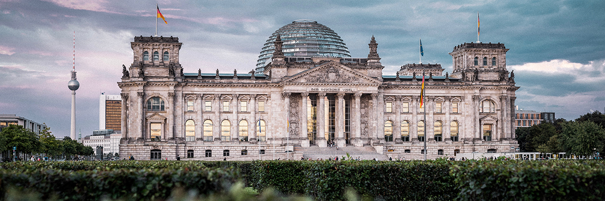 Reichstagsgebäude in Berlin | Architekt: Paul Wallot | Umgestaltung mit Glaskuppel: Architekt Norman Foster© hoch3media auf Unsplash