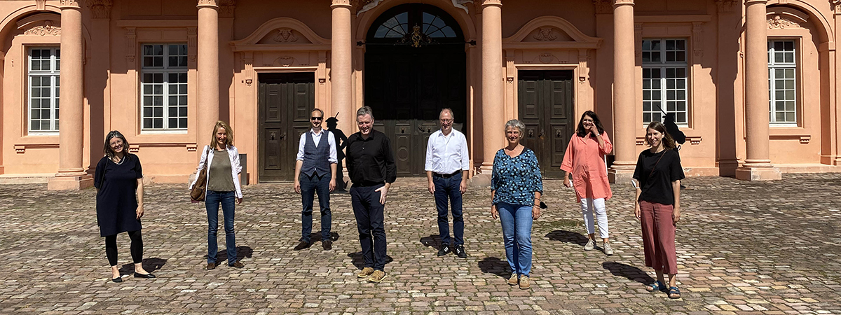 Die Jury (v.l.): Bärbel Hoffmann, Judith Irrgang, Torben Beeg, Andreas Grube (Juryvorsitz), Christopher Schenk, Katja Richter, Manuela Garlik, Isabel Reuter (Begleitung AKBW)
