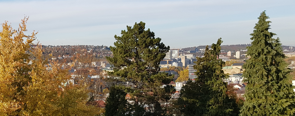 Blick vom Haus der Architekten auf die Stuttgarter Innenstadt mit dem Opernhaus im Bild rechts